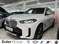 BMW X5 50e M Sport AHK PanoSky KomfSi belüftet SoftCl H/K Weiß - thumbnail 1