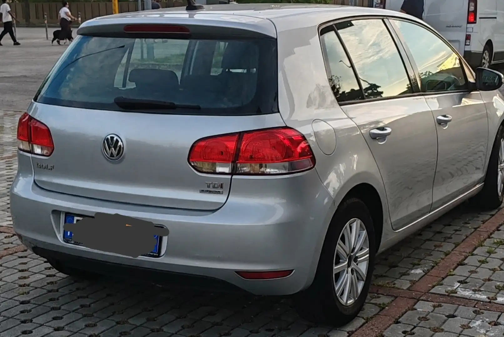 Volkswagen Golf GTI Golf 1.6 TDI DPF 5p. BlueMotion Plateado - 2