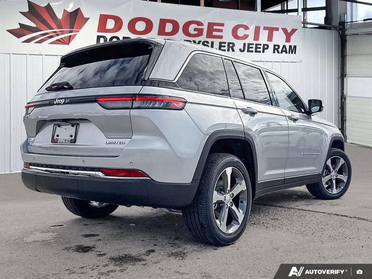 Jeep Grand Cherokee снимка Jeep Grand Cherokee