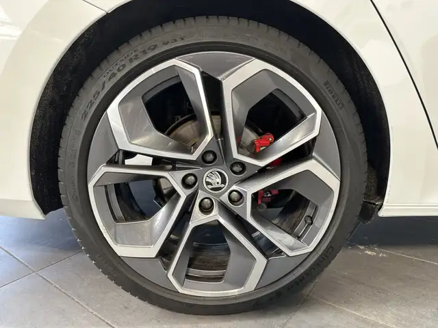 Skoda Octavia view 3