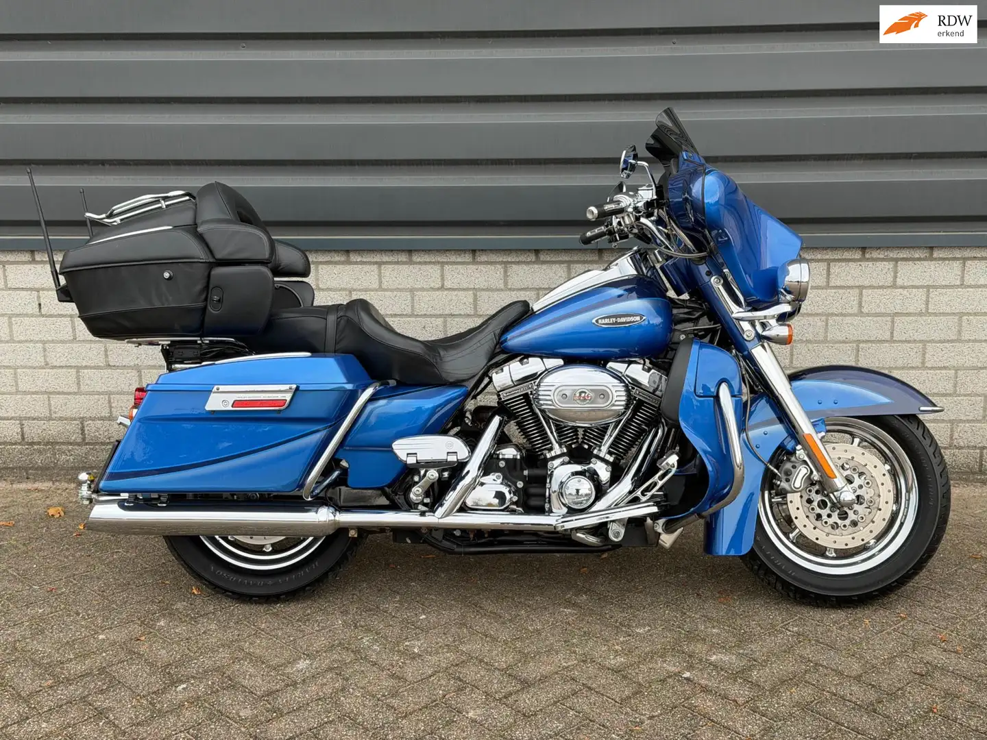 Harley-Davidson Electra Glide FLHTCUSE Classic Ultra CVO 110ci 5HD ABS Blauw - 1
