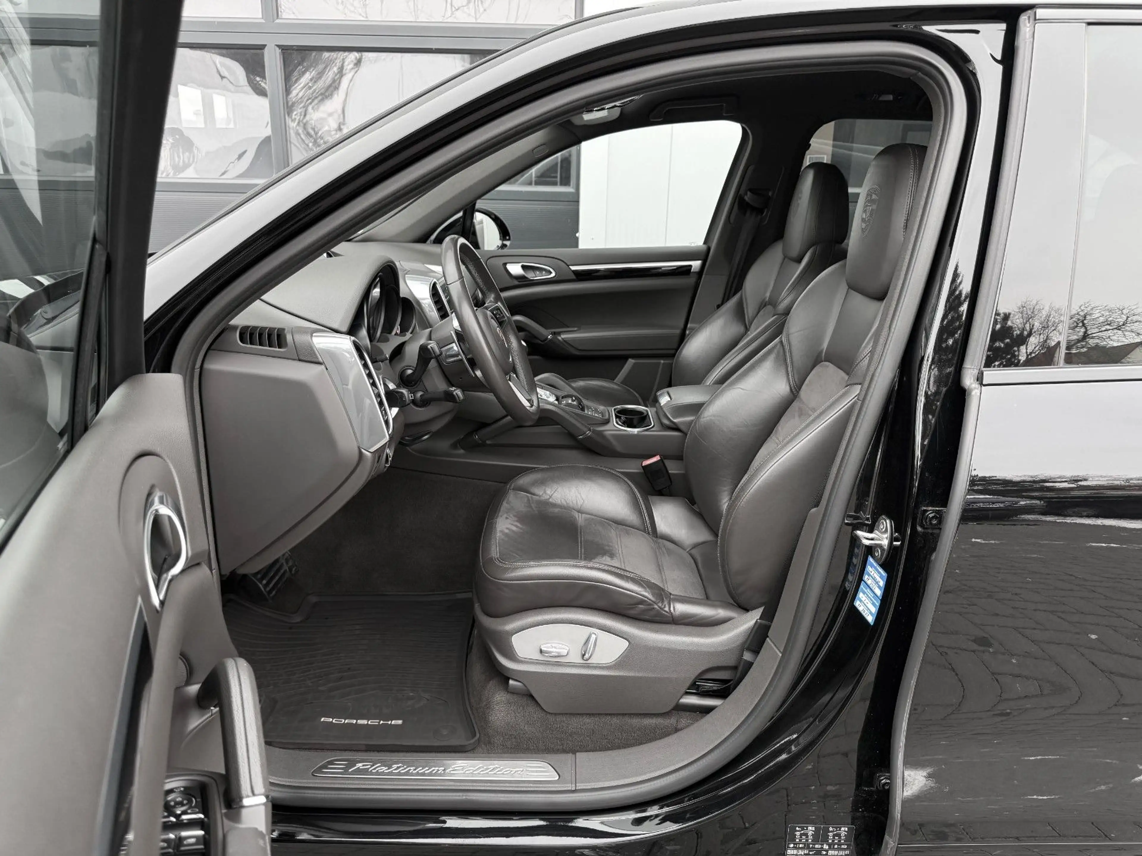 Porsche Cayenne Platinum Edition PORSCHE APPROVED PDLS+ — photo 15