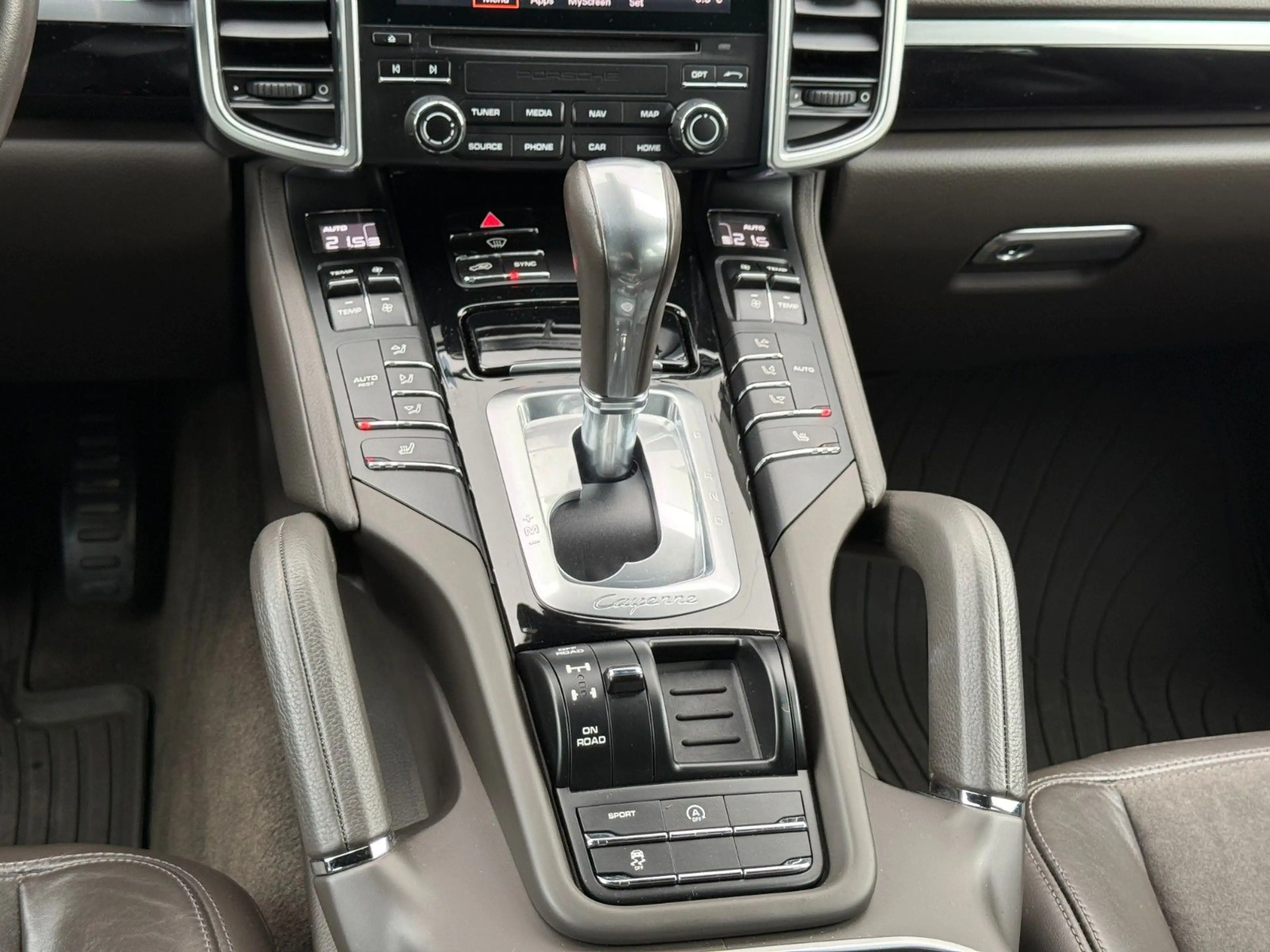Porsche Cayenne Platinum Edition PORSCHE APPROVED PDLS+ — photo 13