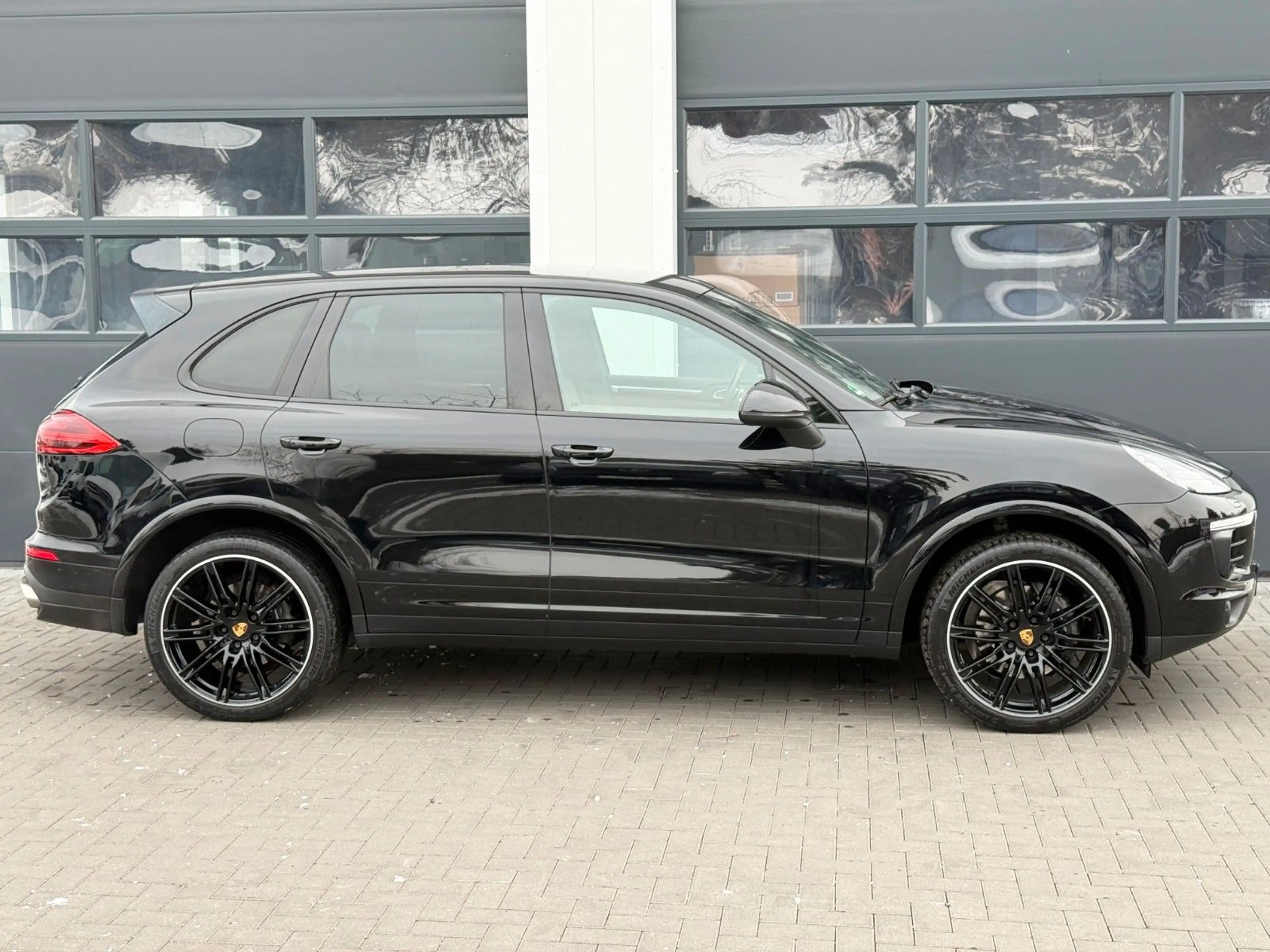 Porsche Cayenne Platinum Edition PORSCHE APPROVED PDLS+ — photo 4