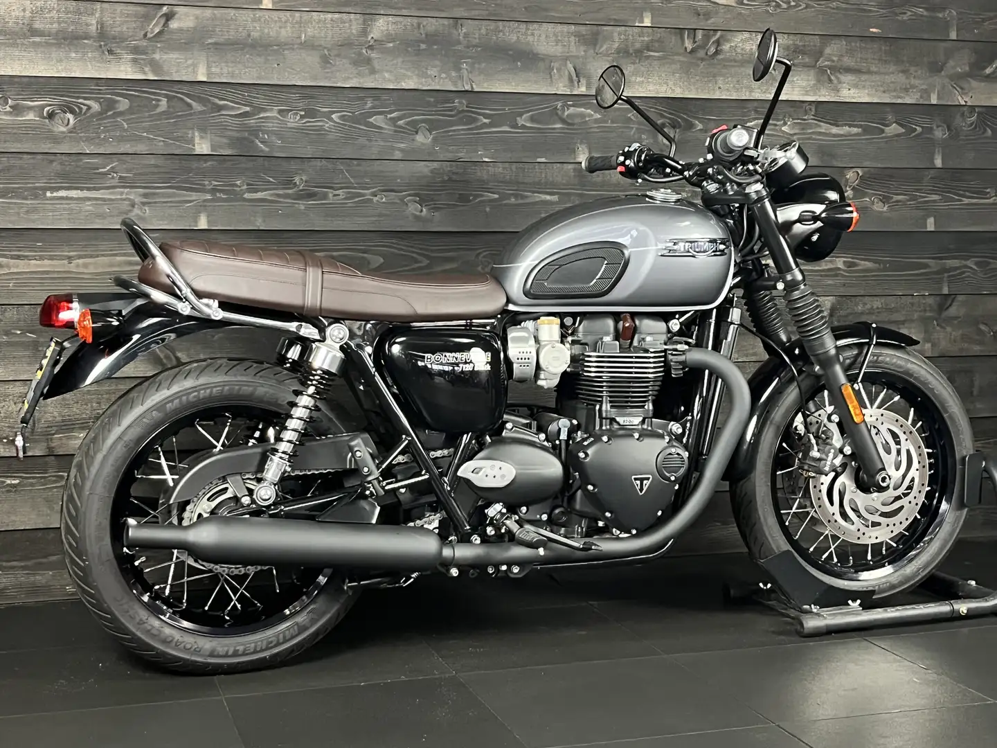 Triumph Bonneville T120 BLACK Grijs - 2