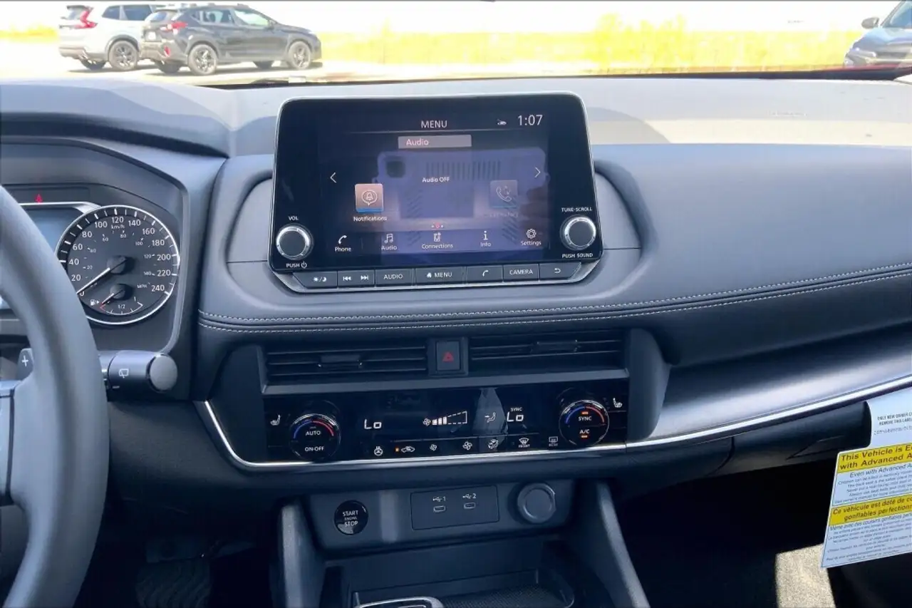 Nissan Rogue снимка Nissan Rogue