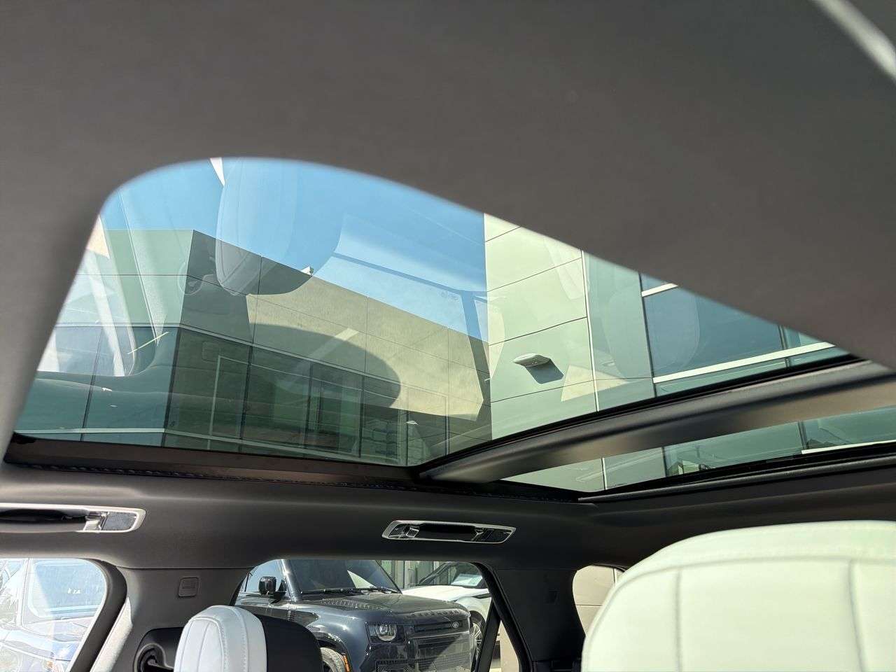 2026 Land Rover Range Rover Sport P400 Dynamic SE thumb 19