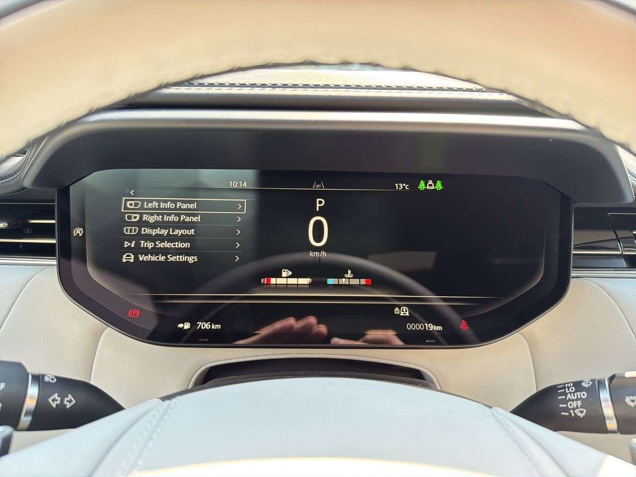 2026 Land Rover Range Rover Sport P400 Dynamic SE thumb 12