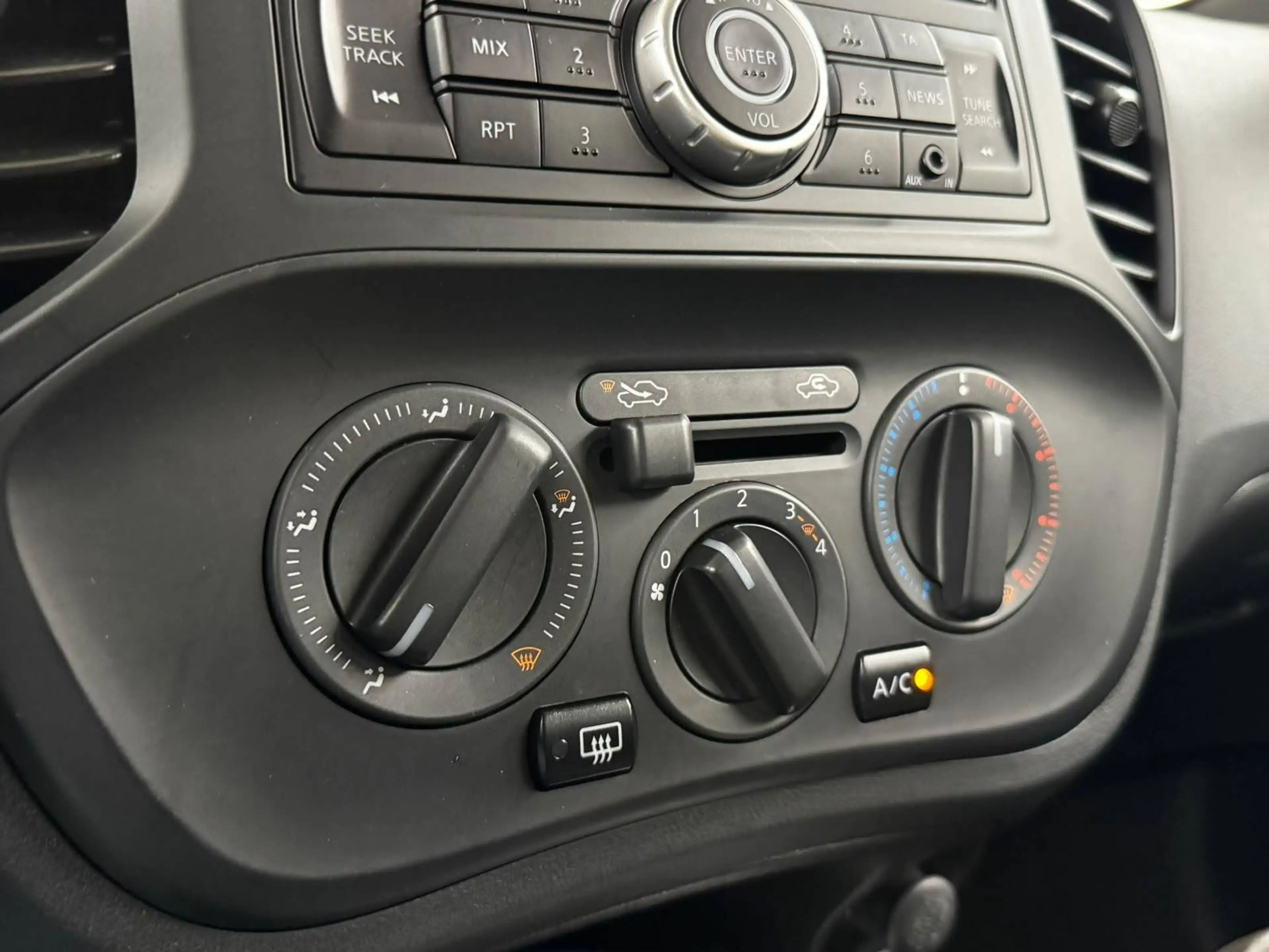 Nissan Juke 1.6I 94CV 2WD !! 1ere MAIN !! 45000 KM !! — photo 12