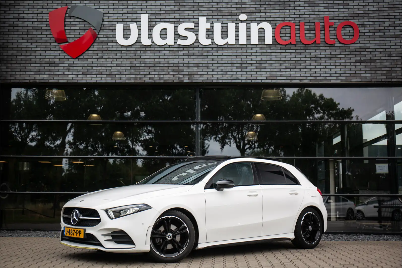 Mercedes-Benz A 200 Business Solution AMG Upgrade , Pano dak, Adap. cr Blanc - 1