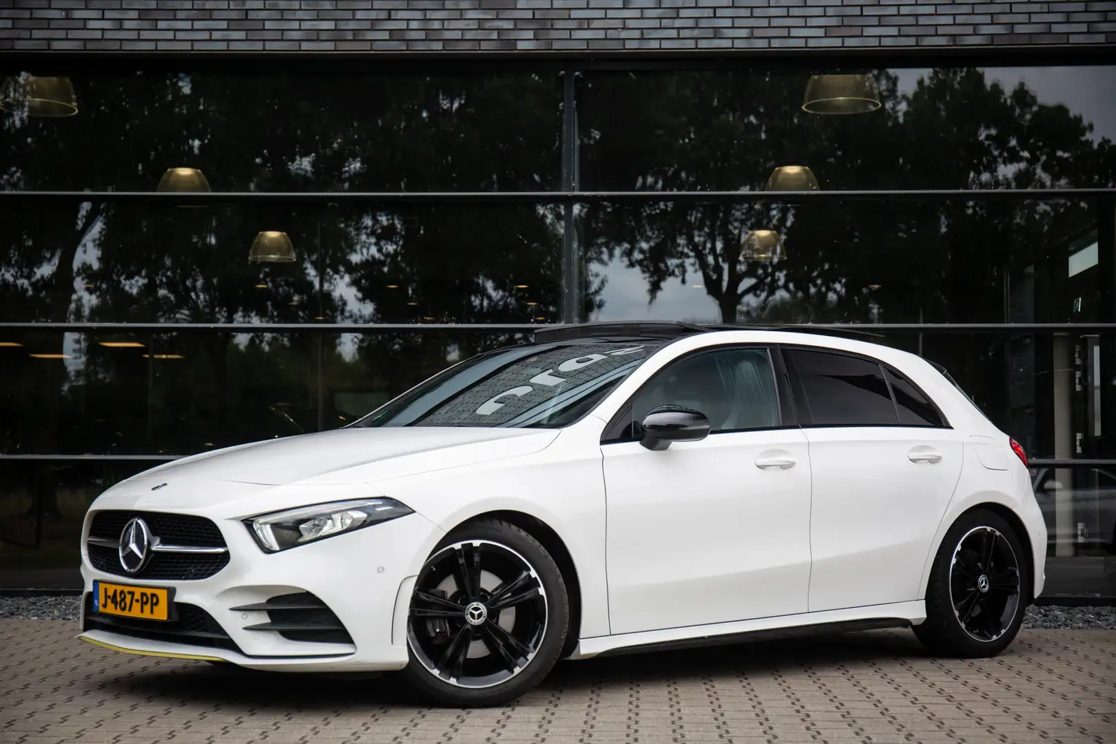 Mercedes-Benz A 200 Business Solution AMG Upgrade , Pano dak, Adap. cr Blanc - 2