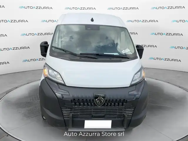 Peugeot Boxer view 2