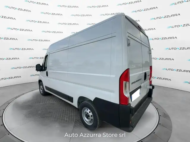 Peugeot Boxer view 3