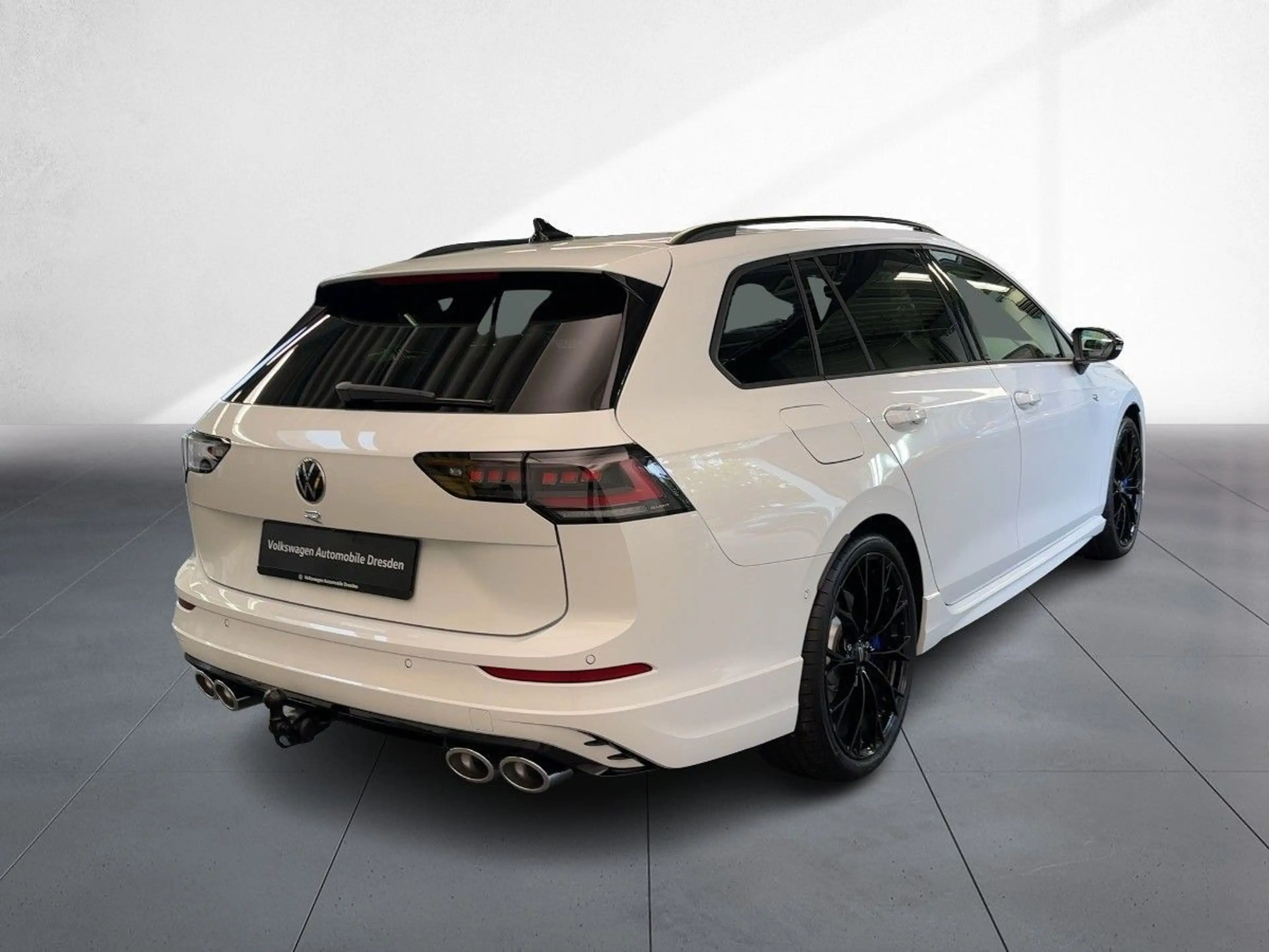 Volkswagen Golf Variant R 2,0 TSI 4MOTION 333 PS DSG — photo 3