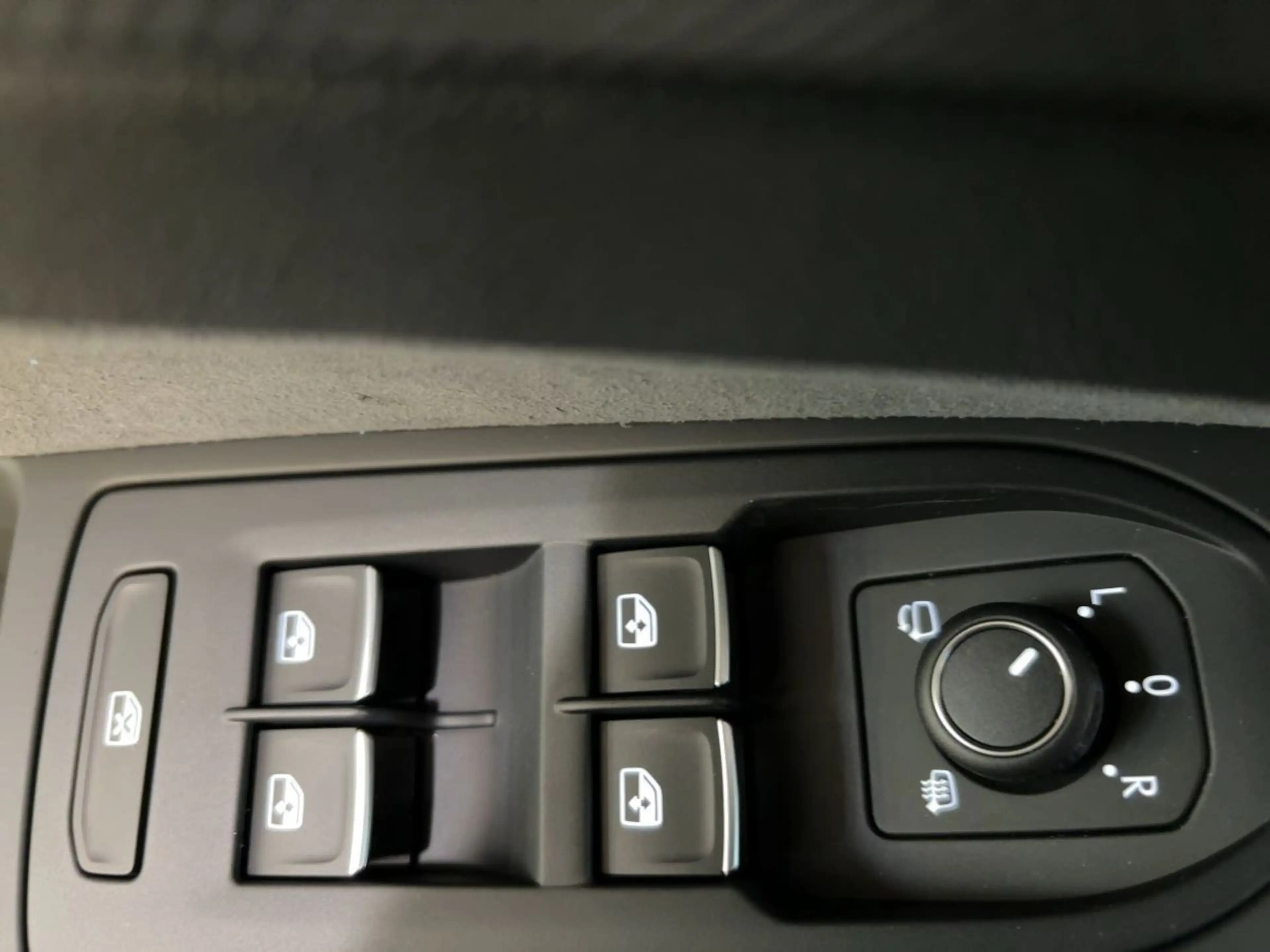 Volkswagen Golf Variant R 2,0 TSI 4MOTION 333 PS DSG — photo 15