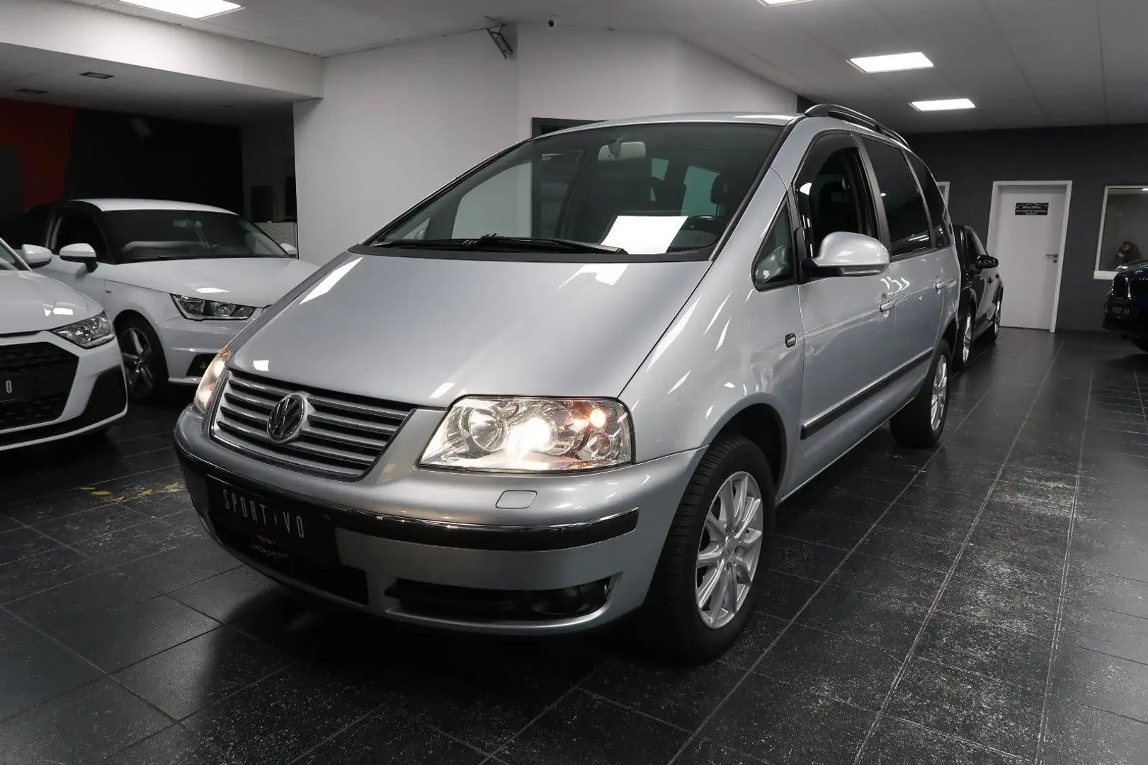 Volkswagen Sharan Highline V6*Bi-Xenon*Temp*Automatik*6-Sit Silber - 1