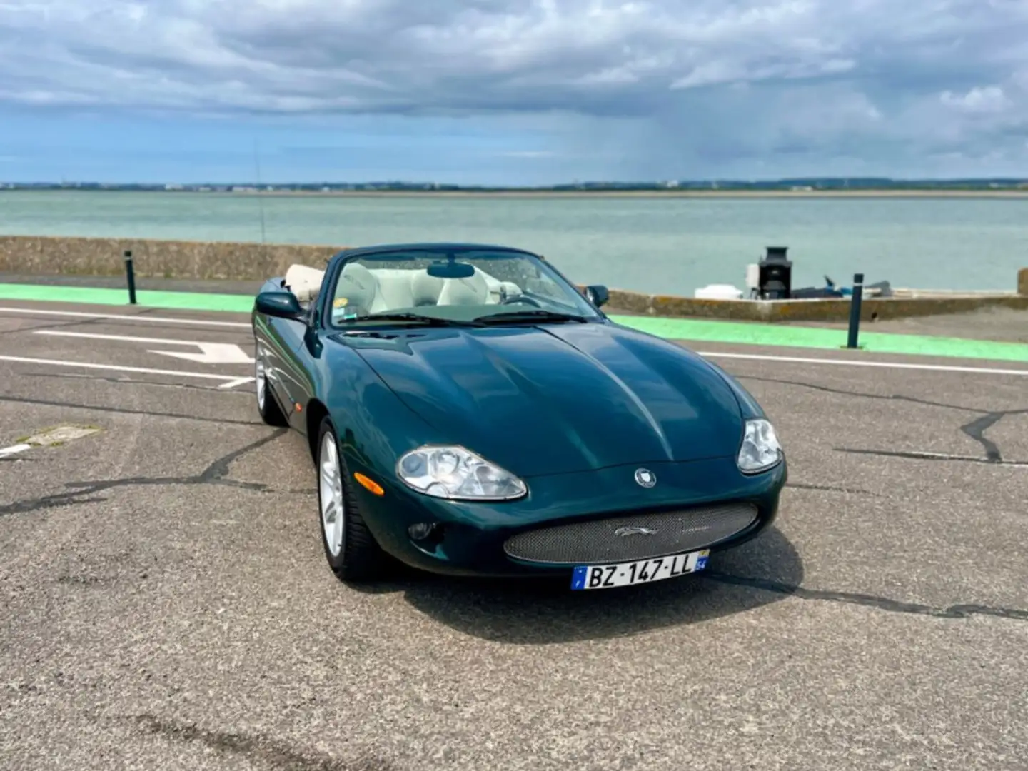 Jaguar XK8 Convertible - 1