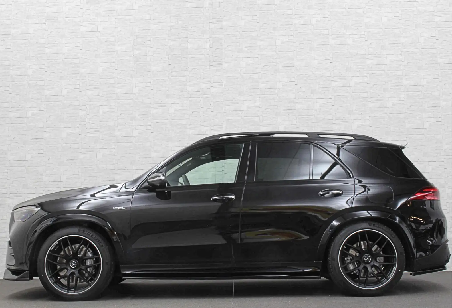 Mercedes-Benz GLE 53 AMG Hybrid 4MATIC+ | Nieuw! | Panorama | Massage | Sof Zwart - 2