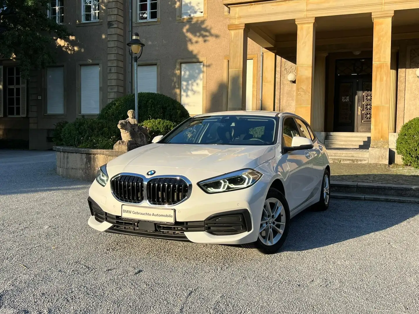 BMW 116 d Autom. LED PDC Active Guard plus WiFi DAB Weiß - 1