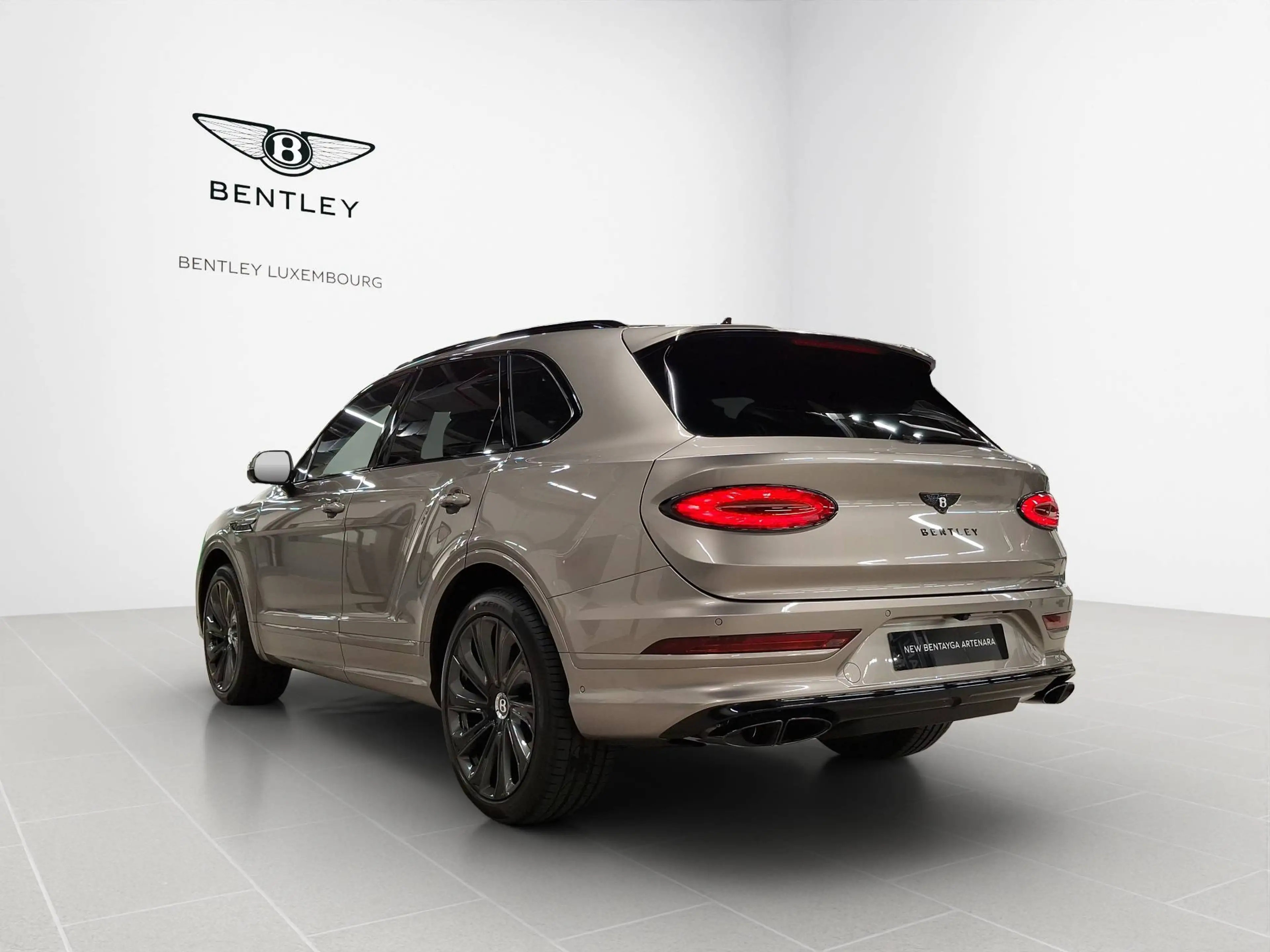 Bentley Bentayga Artenara Edition V8 — photo 3