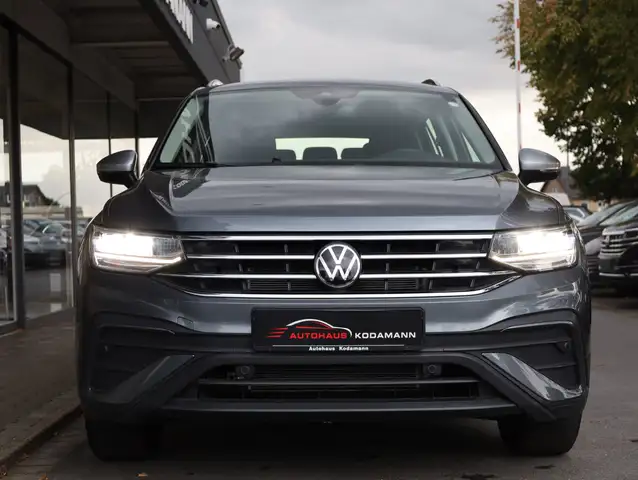 Volkswagen Tiguan Allspace view 6