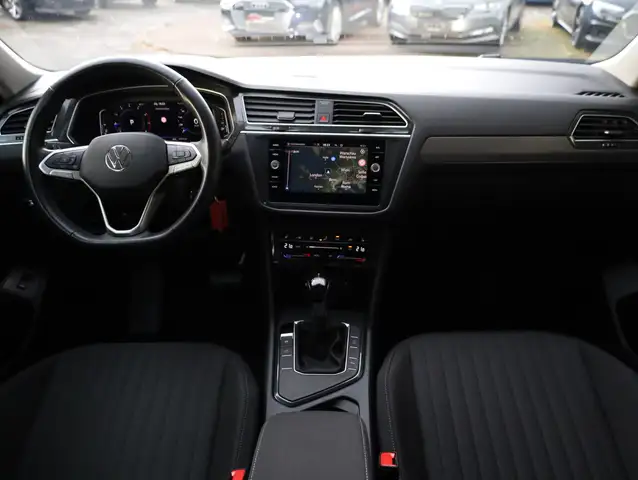 Volkswagen Tiguan Allspace view 25
