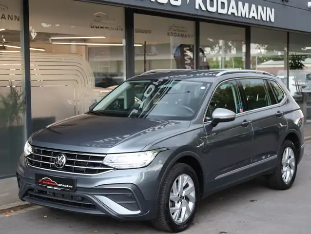 Volkswagen Tiguan Allspace view 7