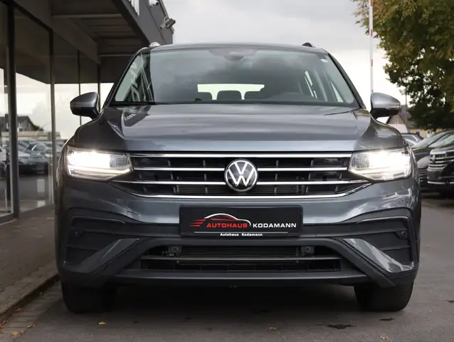 Volkswagen Tiguan Allspace view 5