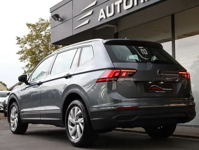 Volkswagen Tiguan Allspace view 12