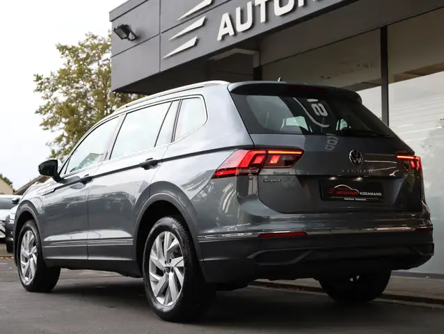 Volkswagen Tiguan Allspace view 11