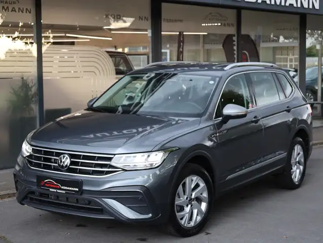 Volkswagen Tiguan Allspace view 9