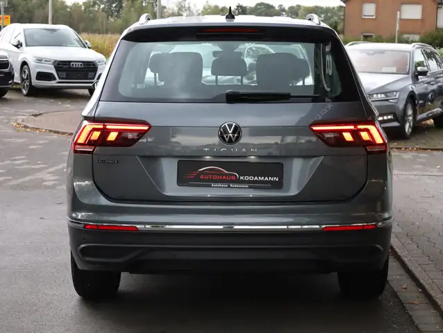 Volkswagen Tiguan Allspace view 13