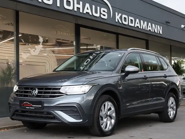 Volkswagen Tiguan Allspace view 2