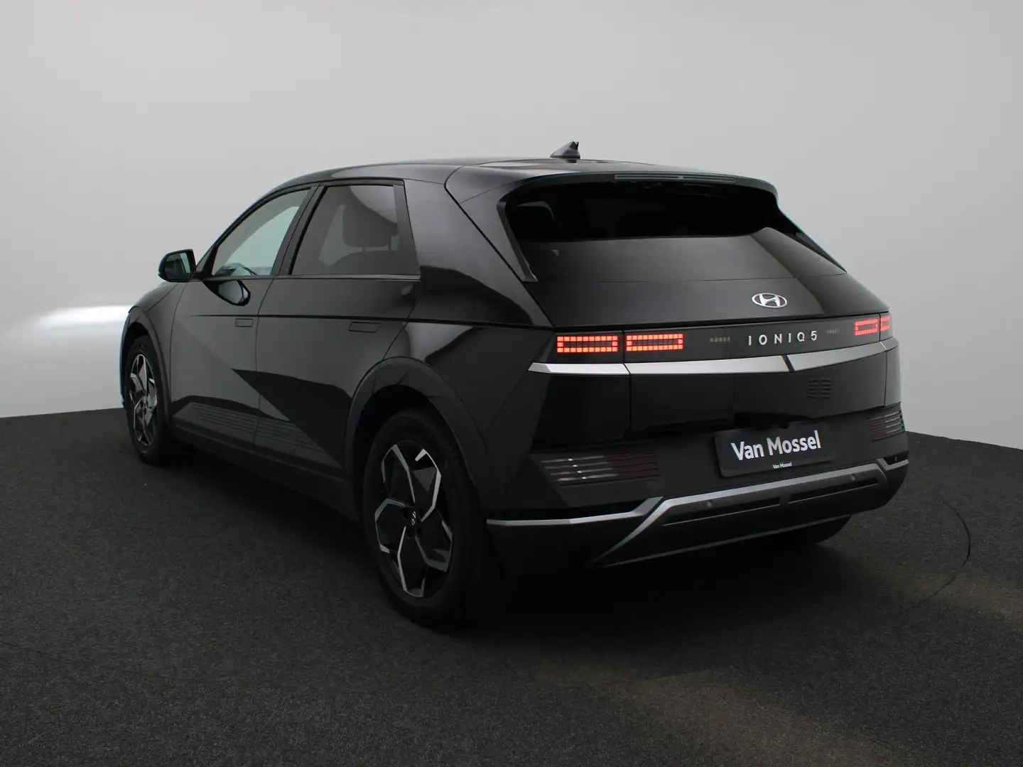 Hyundai IONIQ 5 Connect 73kWh AUTOMAAT | WARMTEPOMP | ELEKTRISCH | Zwart - 2