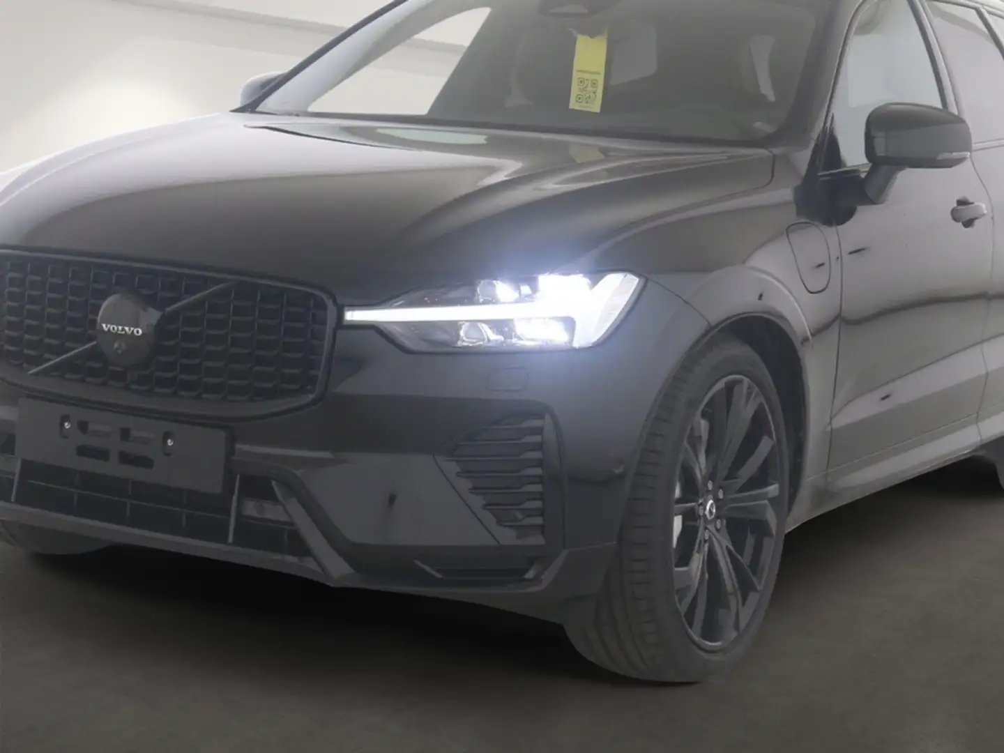 Volvo XC60 Plus Black Edition Plug-In Hybrid AWD T6 Twin Engi Schwarz - 2