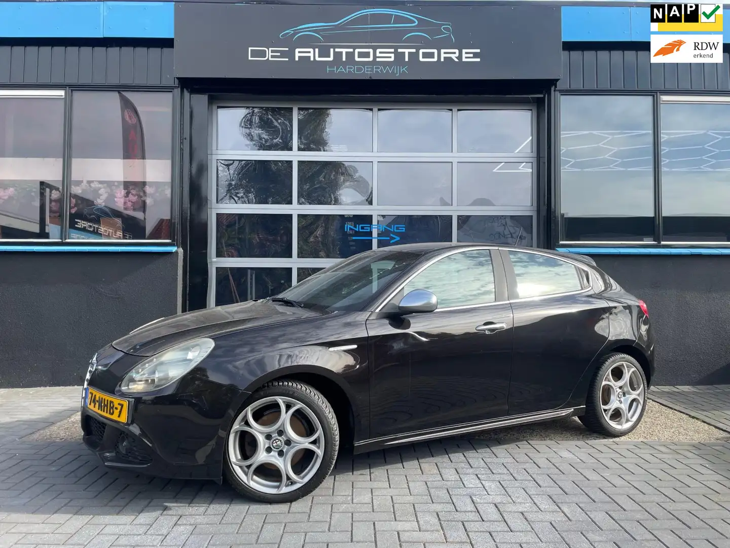Alfa Romeo Giulietta 1.4 T Distinctive Airco h leder Cruise 18Inch Zeer Noir - 1
