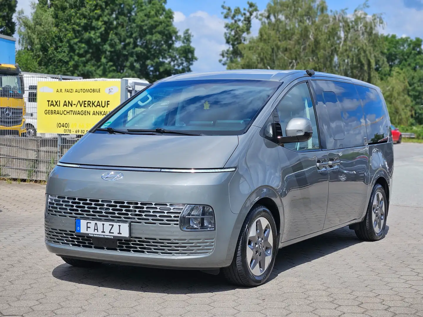Hyundai STARIA Prime 4WD 360° Kamera Navi 9 Sitzer TOP Grün - 2