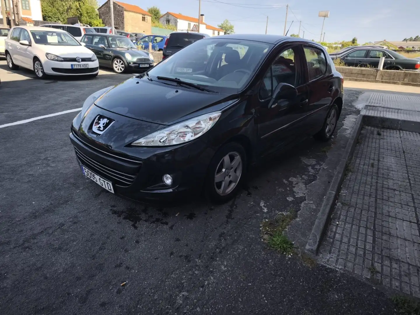 Peugeot 207 1.4 VTi 16v Confort Schwarz - 2