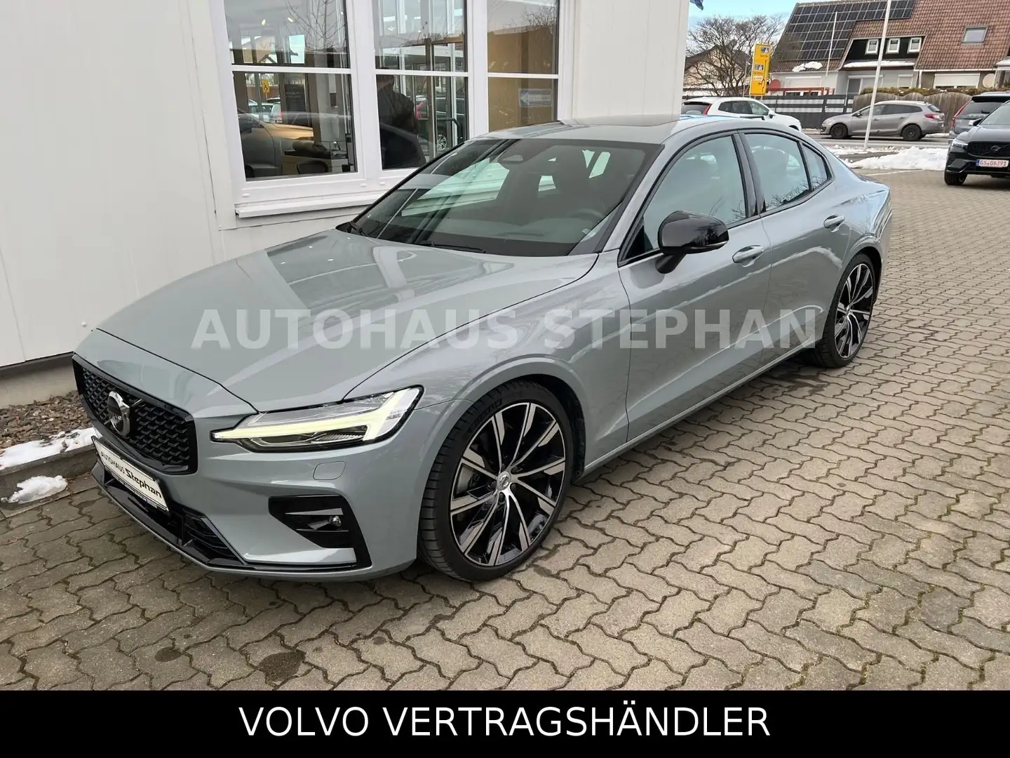 Volvo S60 B5 AWD Automatik Ultimate Dark AHK -41% Grau - 1