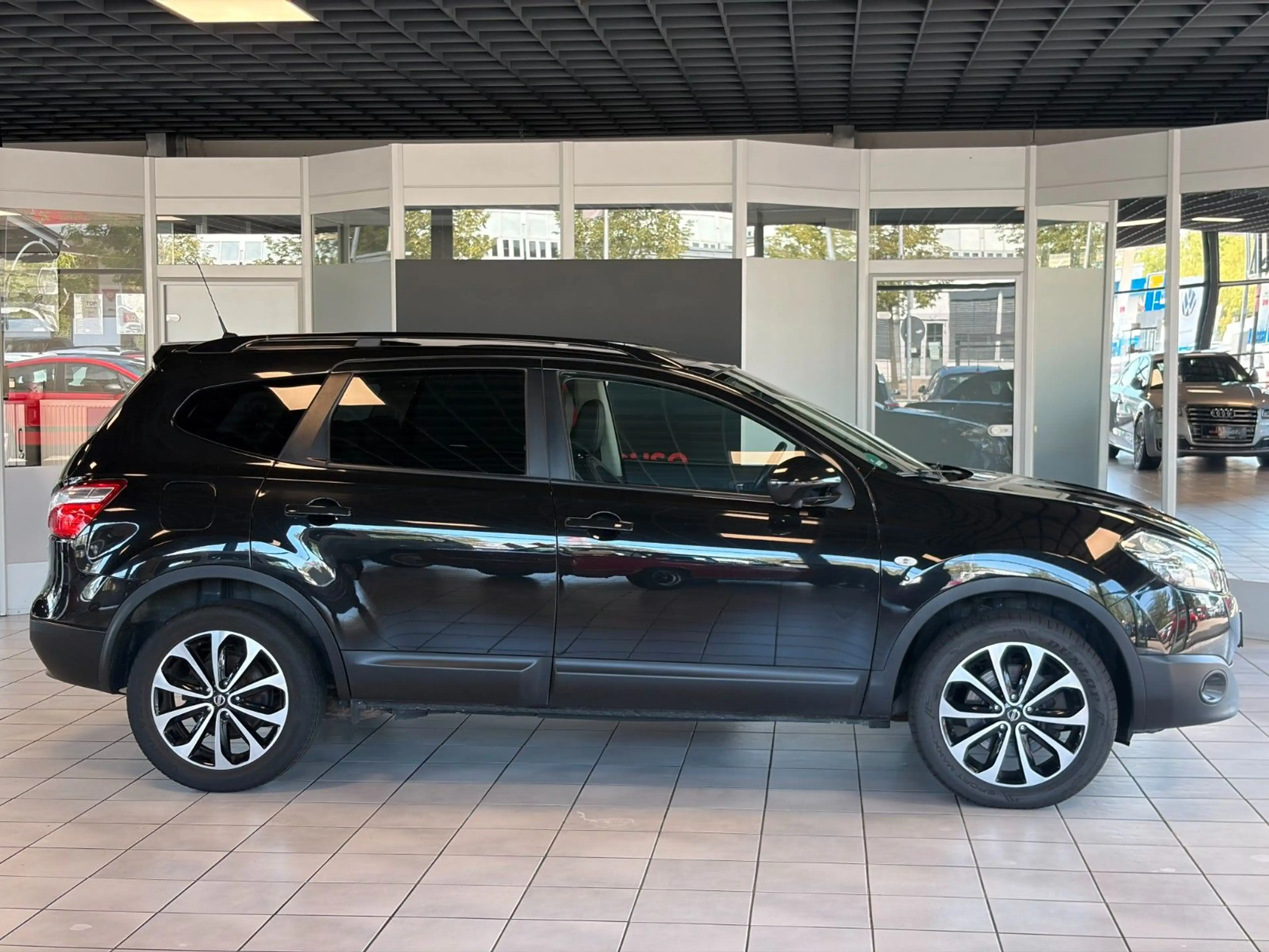 Nissan Qashqai +2 Automatik · 360  · 4X4 · Pano · Navi — photo 2