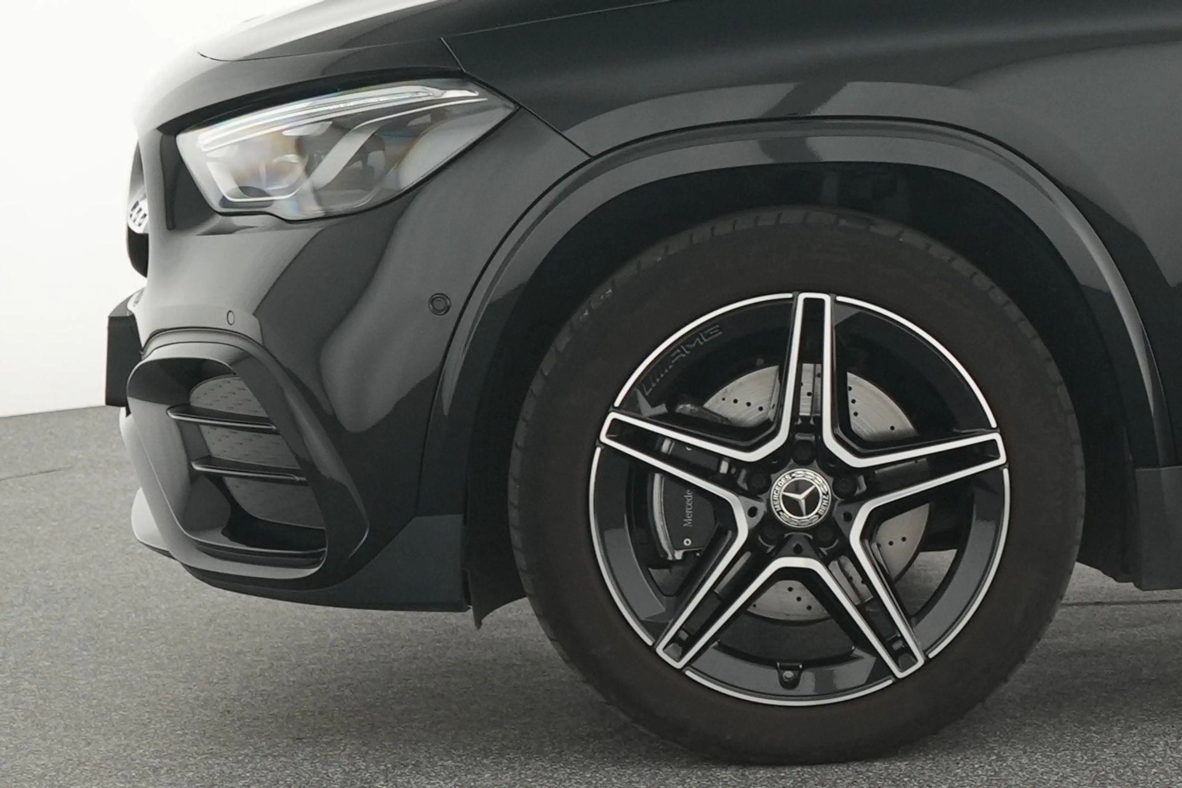 Mercedes-Benz GLA 180 AMG Line — photo 5