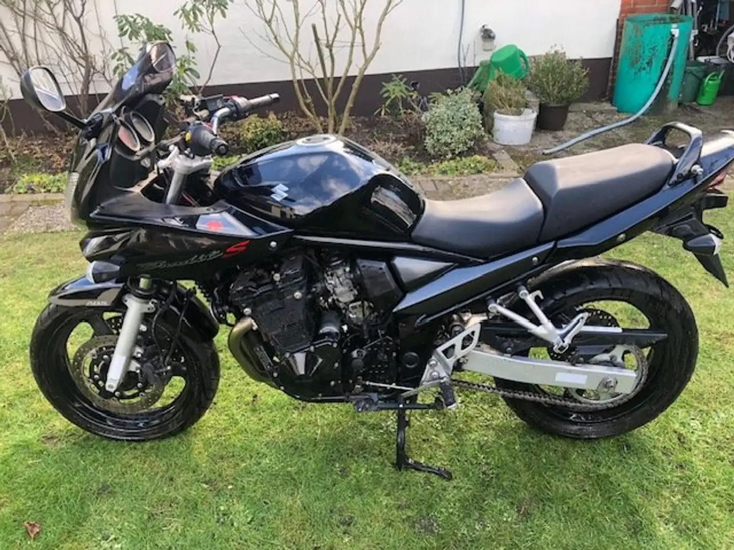 Suzuki Bandit 650 GFS crna - 1