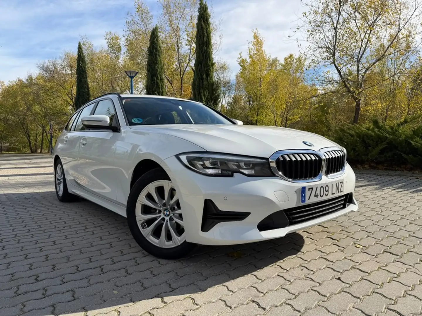 BMW 318 318d Auto.Touring Blanc - 2