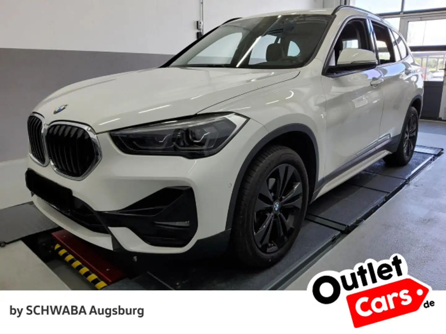 BMW X1 sDrive18i Sport Line *GRA*AHK*LED*NAVI*18''* Bílá - 1