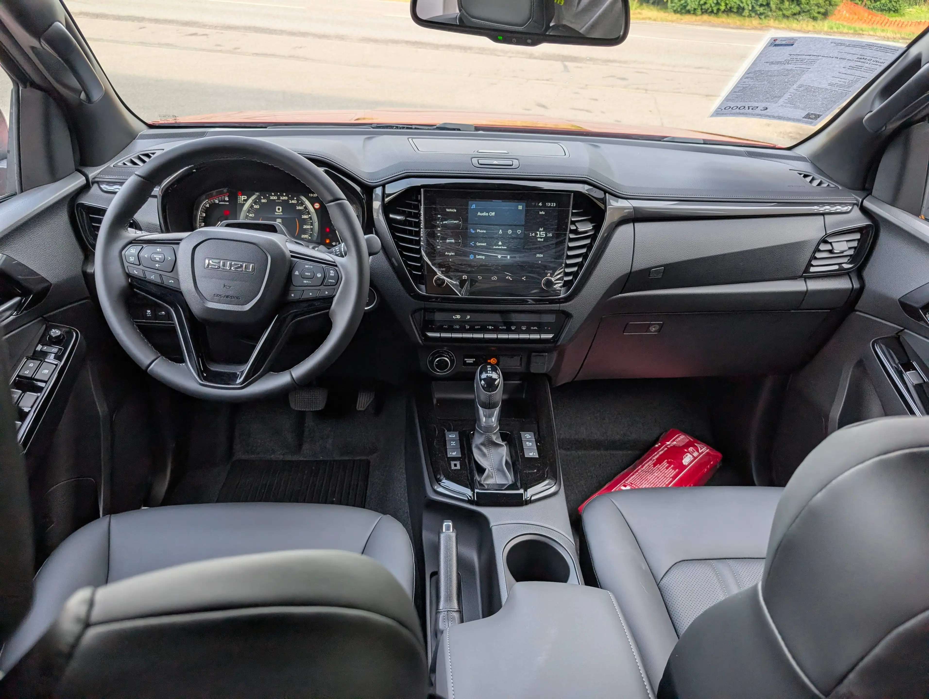 Isuzu D-Max D-Max 2.2 Double Cab 4WD AT V-Cross — photo 8