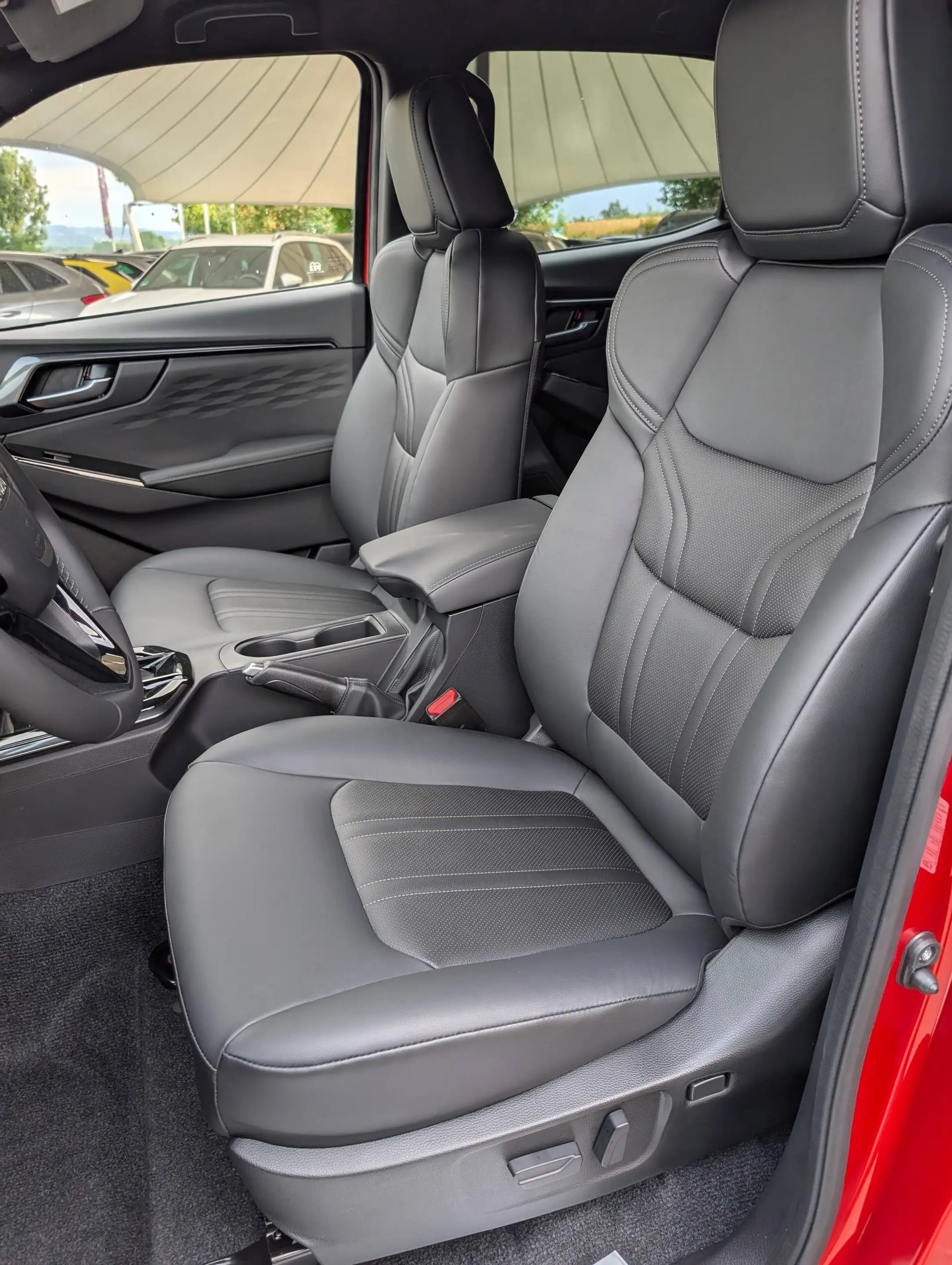 Isuzu D-Max D-Max 2.2 Double Cab 4WD AT V-Cross — photo 10