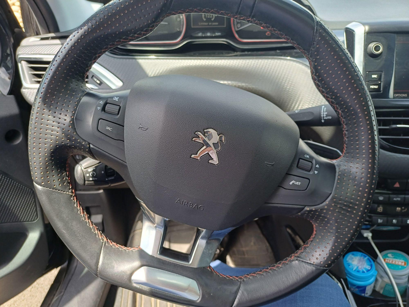 Peugeot 2008 1.2 Puretech 81kW S&S EAT6 GT Line — photo 10