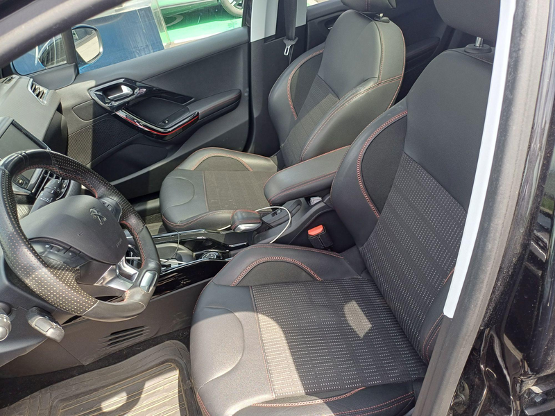 Peugeot 2008 1.2 Puretech 81kW S&S EAT6 GT Line — photo 13