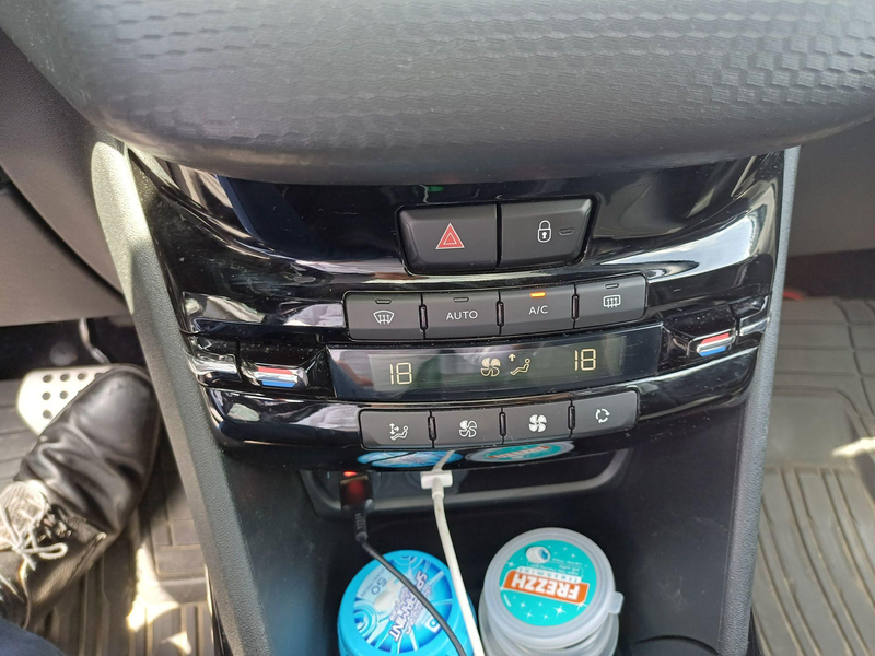 Peugeot 2008 1.2 Puretech 81kW S&S EAT6 GT Line — photo 15