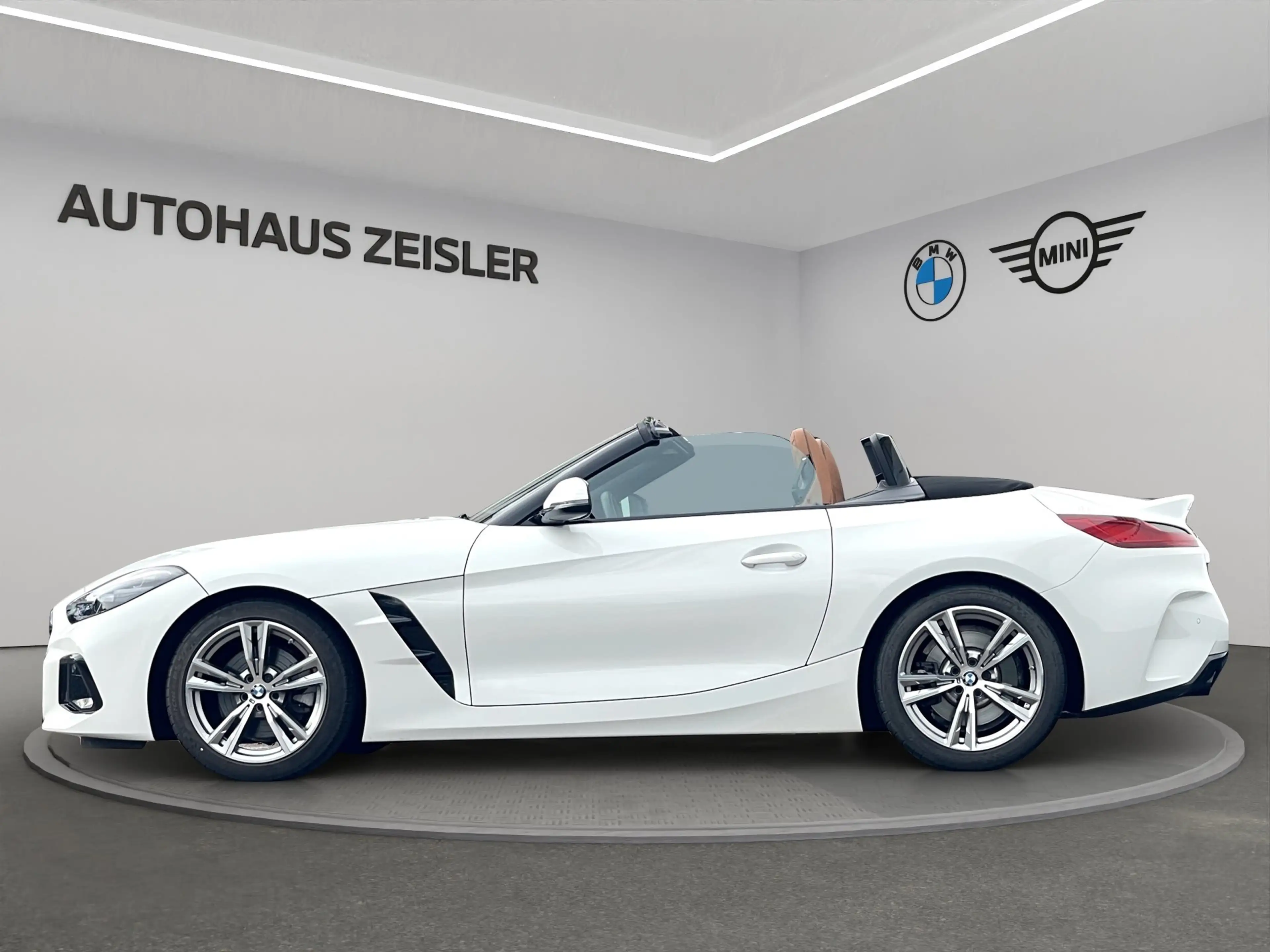 BMW Z4 sDrive20i — photo 4
